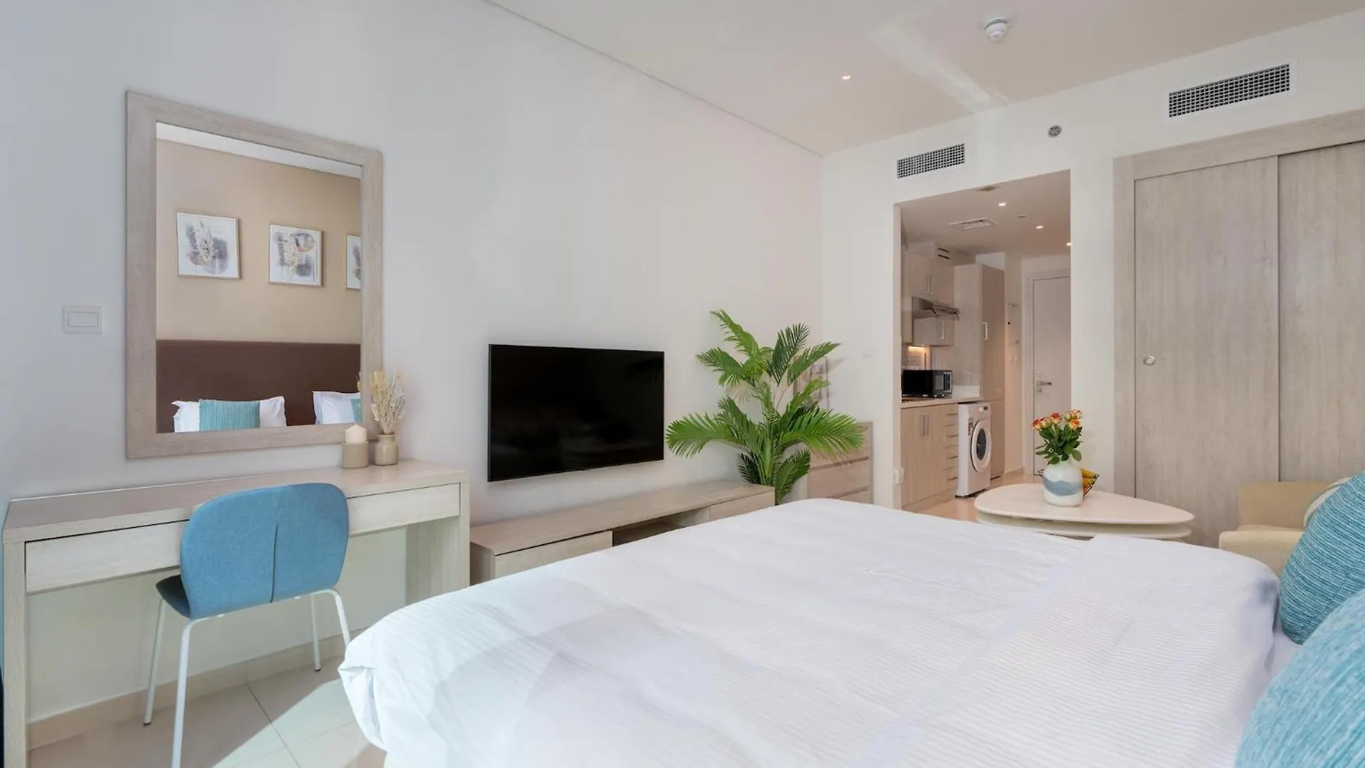 Private Beach & Pools - Palm Jumeirah - Cityapartmentstay Dubai